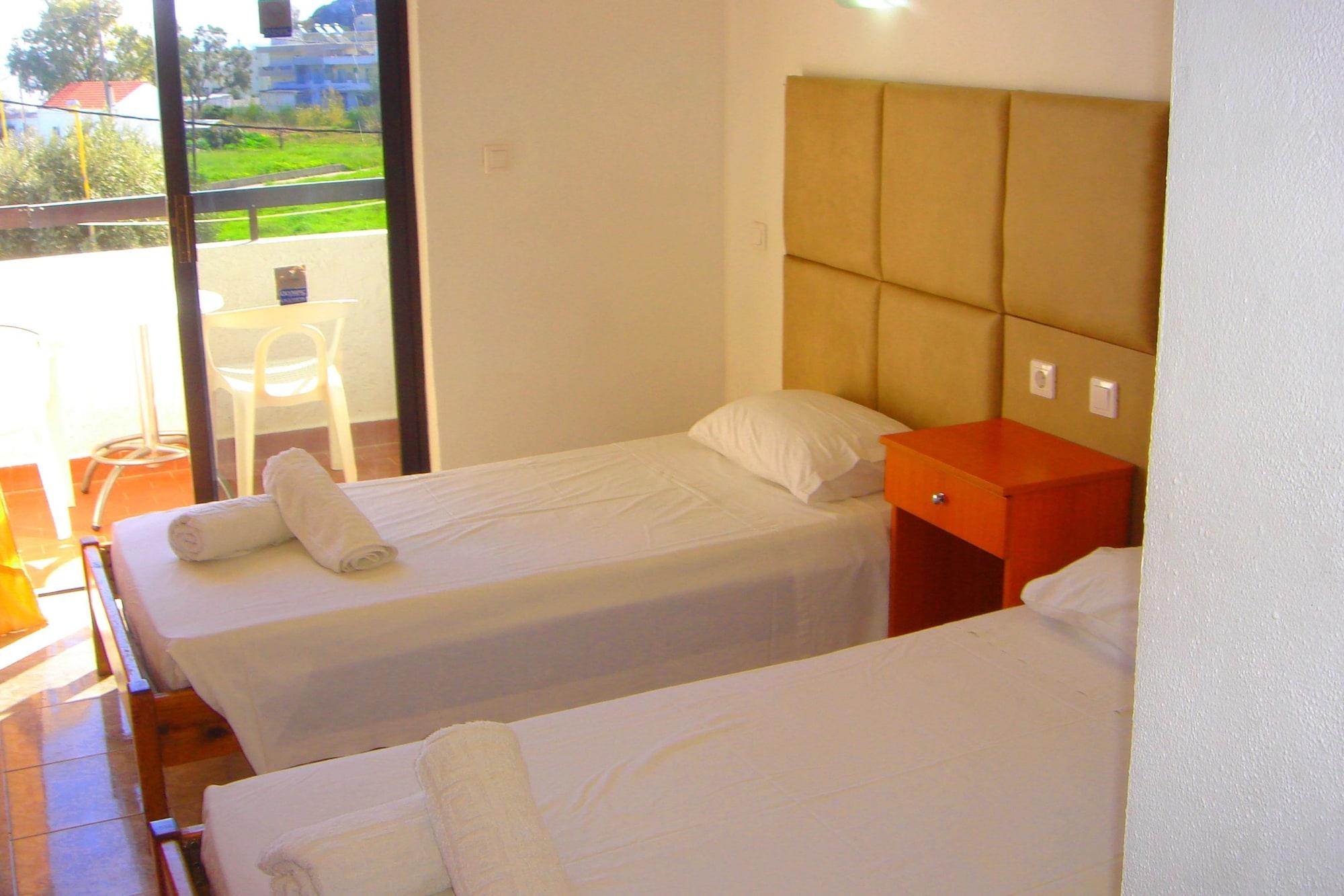 Butterfly Studios, פליראקי מראה חיצוני תמונה