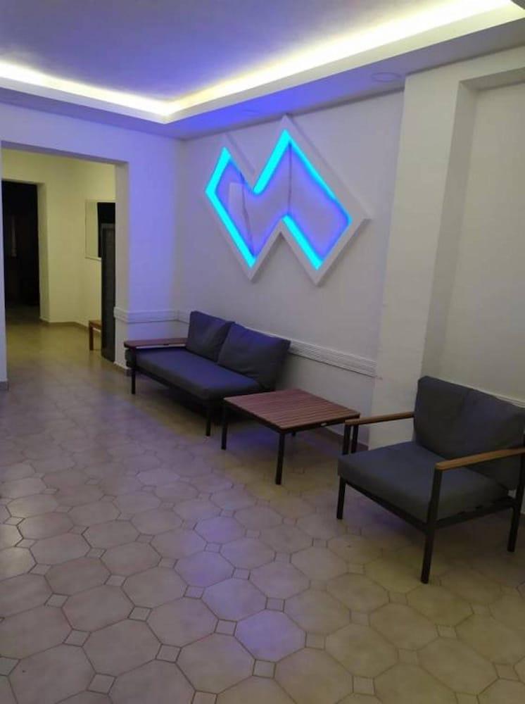 Butterfly Studios, פליראקי מראה חיצוני תמונה