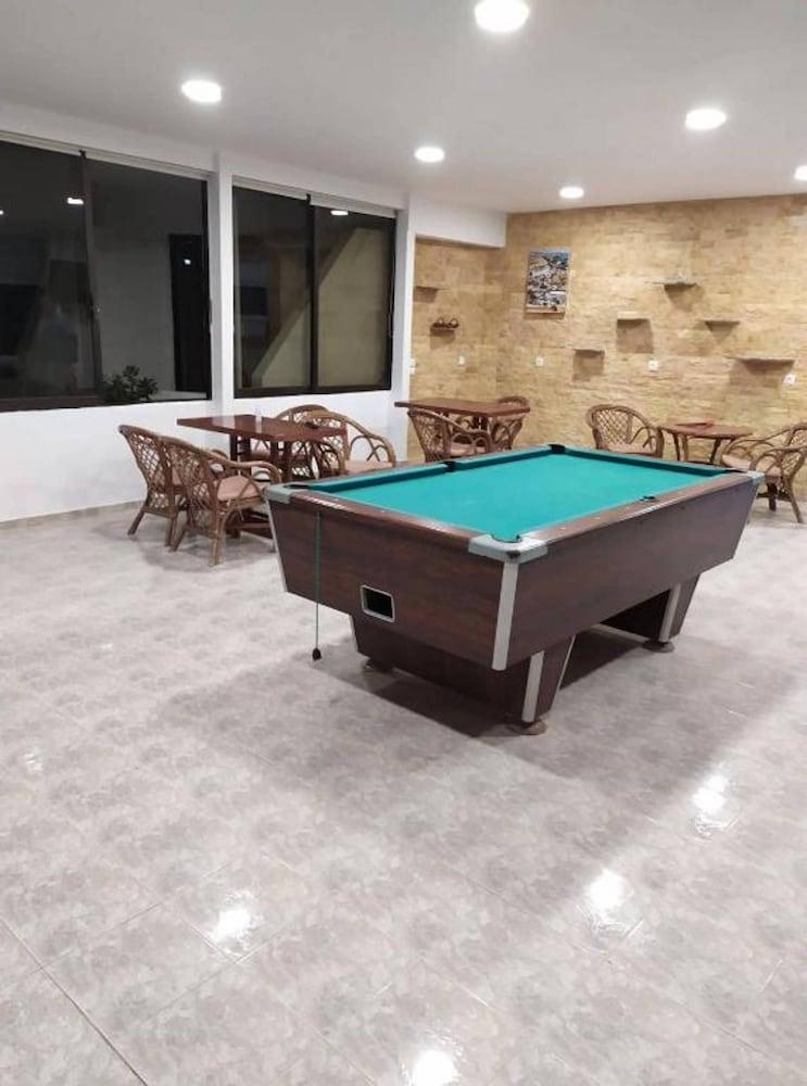 Butterfly Studios, פליראקי מראה חיצוני תמונה