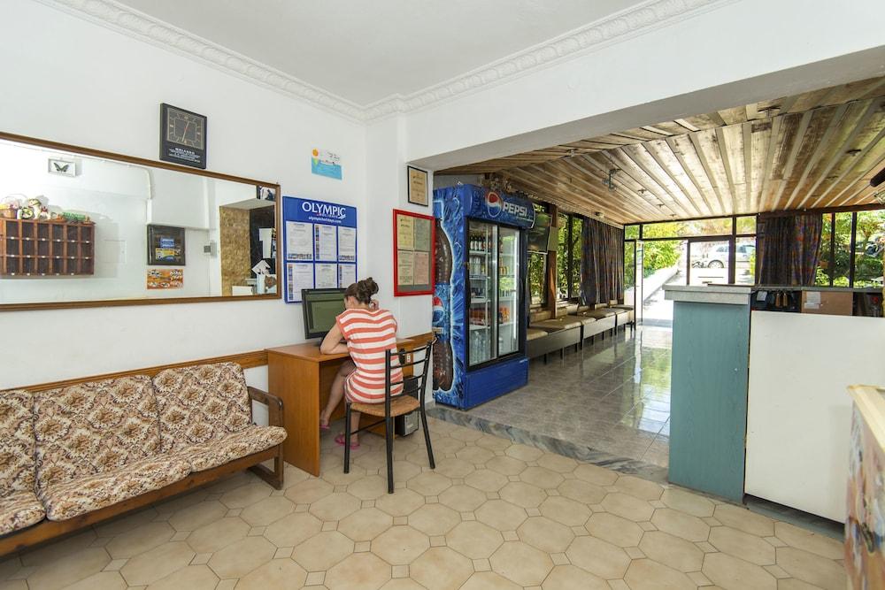 Butterfly Studios, פליראקי מראה חיצוני תמונה